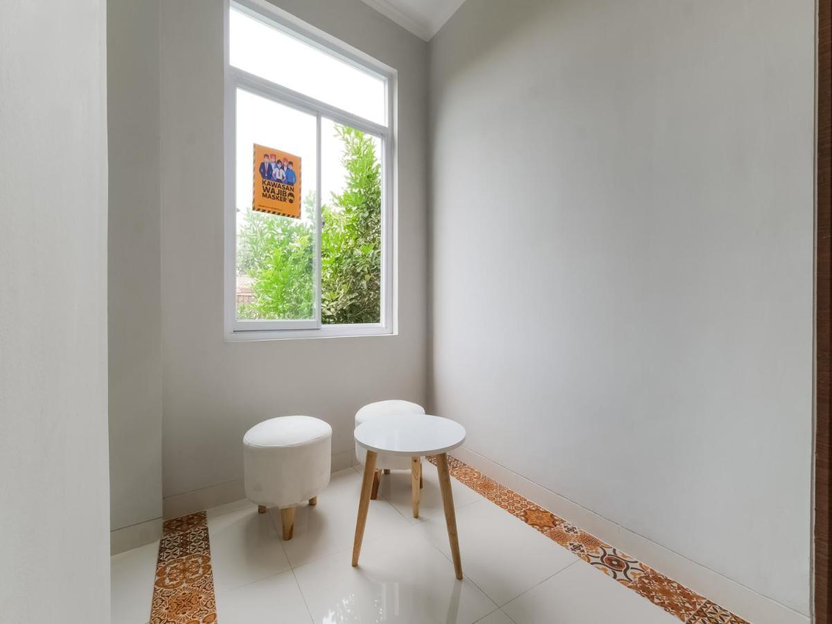 Super Oyo Collection O 90023 Damar Kusumo Guest House Maguwo Εξωτερικό φωτογραφία